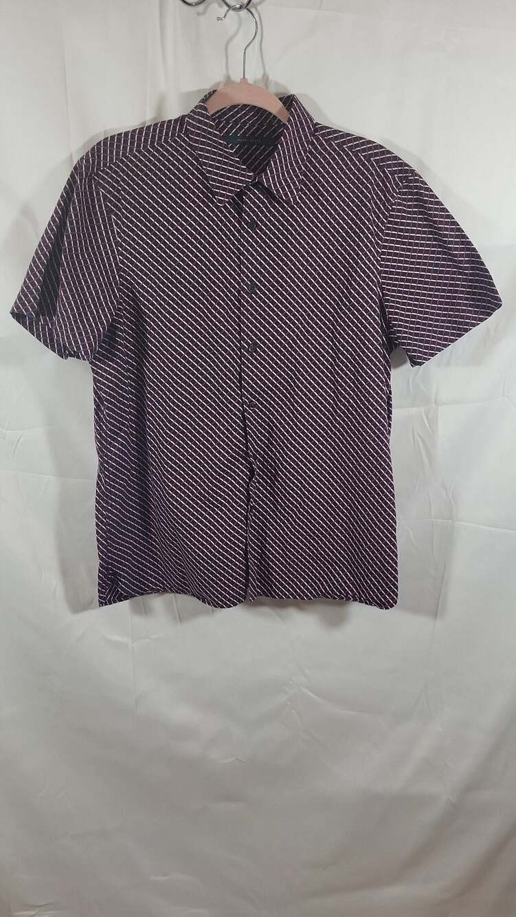 Perry Ellis Men's Triangle Geo Print Short Sleeve Button Down Shirt, size L